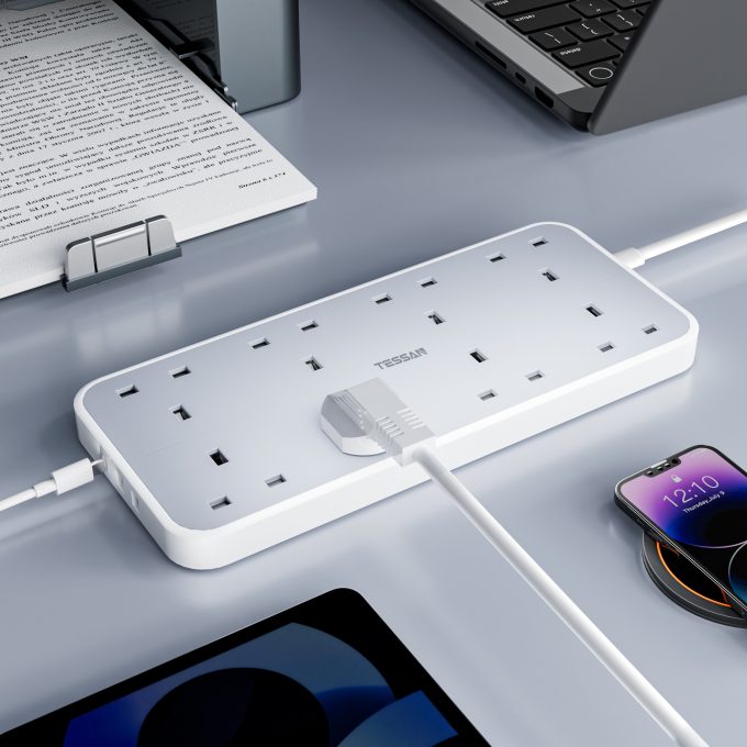 TESSAN 3端口USB+8位英規拖板 2米線長 TS-204-C：圖片 4